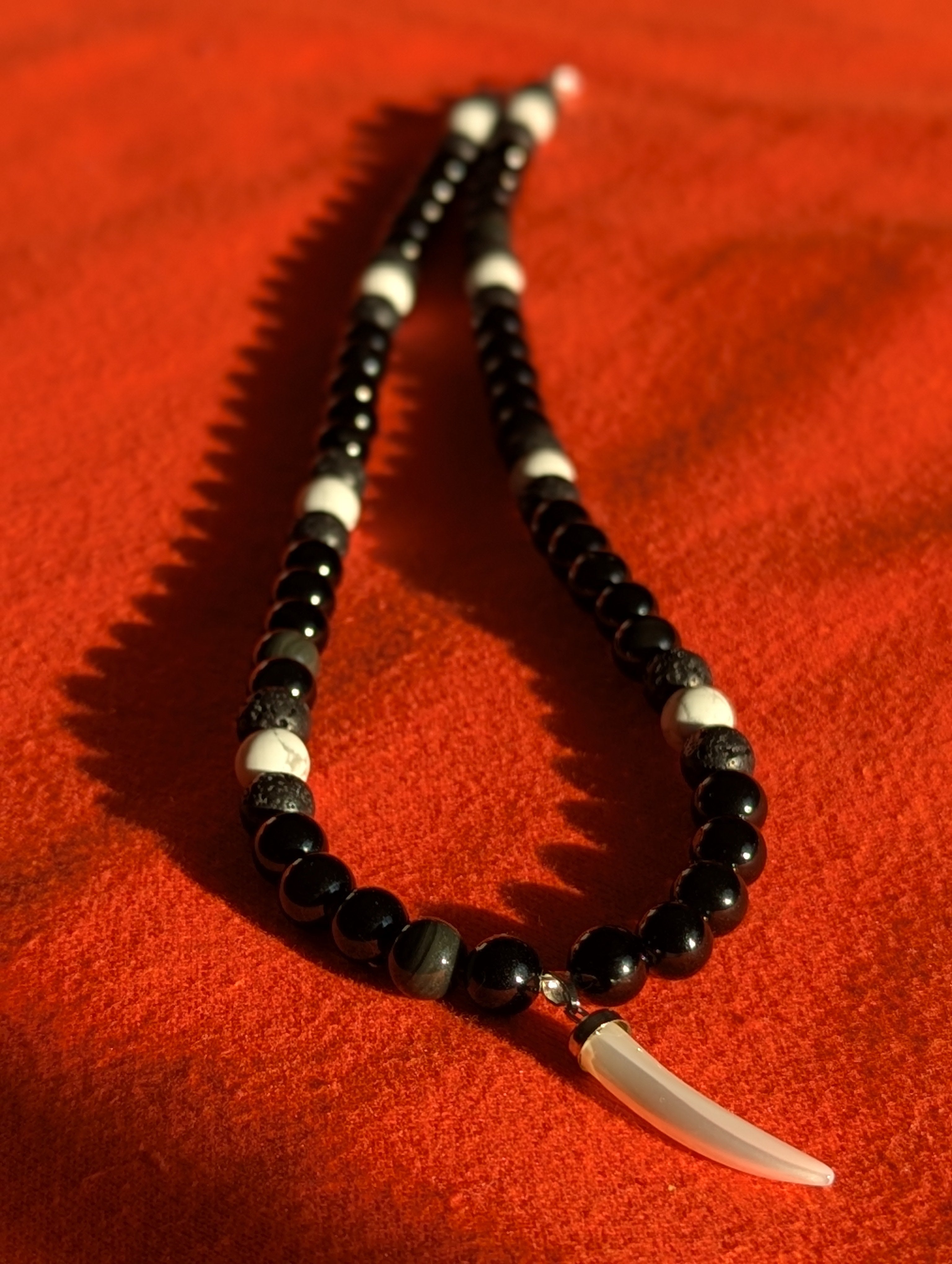 Noir Ivory