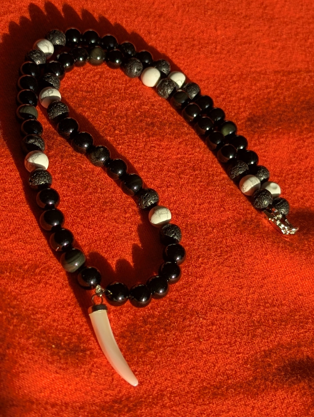 Noir Ivory